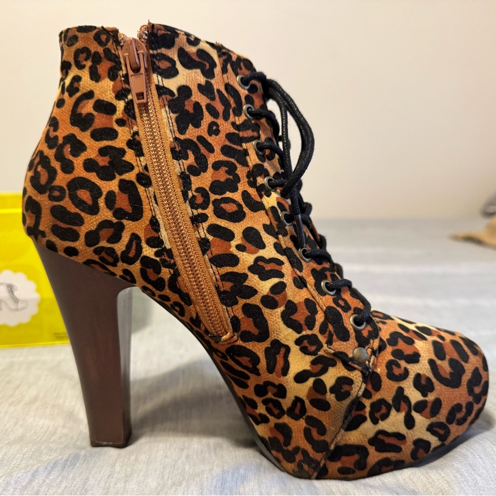 Size 8 Leopard Print Ankle Boots! - Picture 5 of 11